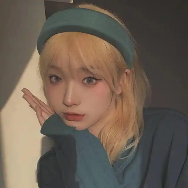 原宿风温柔质感胶片女生头像