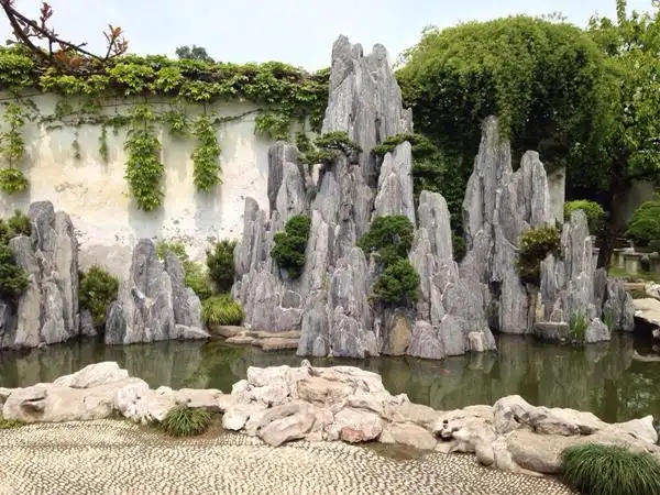 庭院假山制作也同样分这些类型,所以须选一种审美倾向,然后刻意追求之