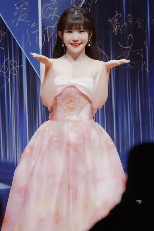 赖美云全新ep旅梦##赖美云粉红公主裙造型