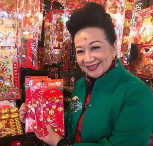 薛家燕晒出自己的家在tvb已经几十年了住的房子依旧很普通