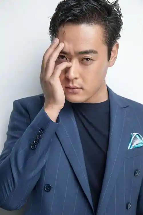 他拍戏遇爆炸双目失明曾患上抑郁症最后成最年轻的80后影帝