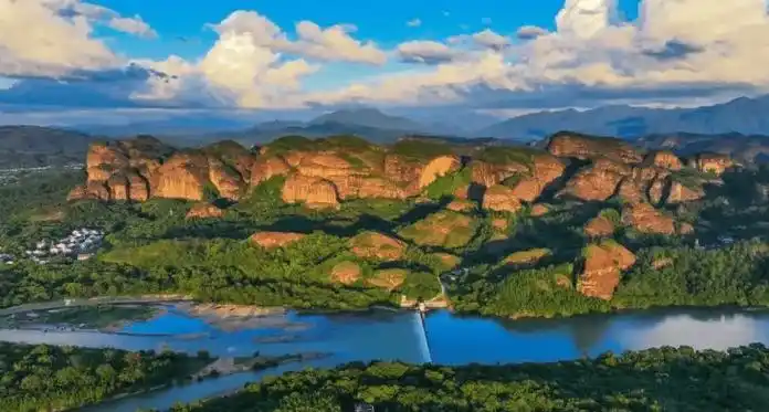 上饶:三清山,6月至8月,中,高考考生凭准考证和户口本享受门票 索道联