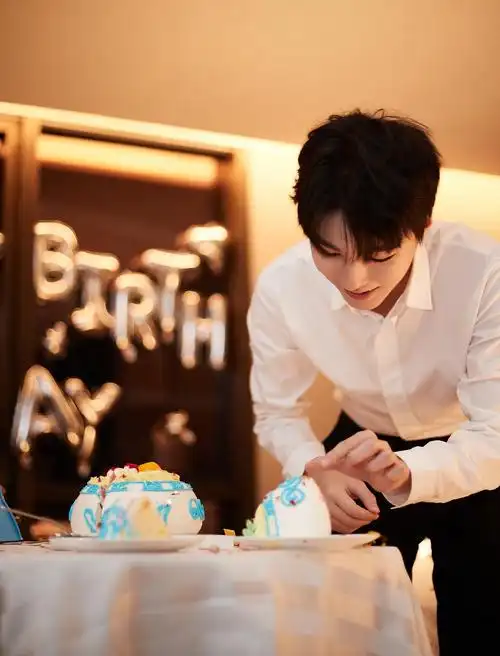 王俊凯22岁的庆生照