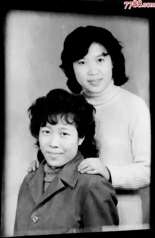 烫发姐妹【老底片】_老照片_图片收藏_回收价格_7788老照片