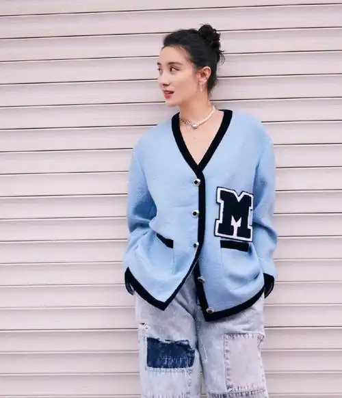 宋佳穿衣真胆大蕾丝衬衫配白色紧身裤秀出细腰长腿超好看