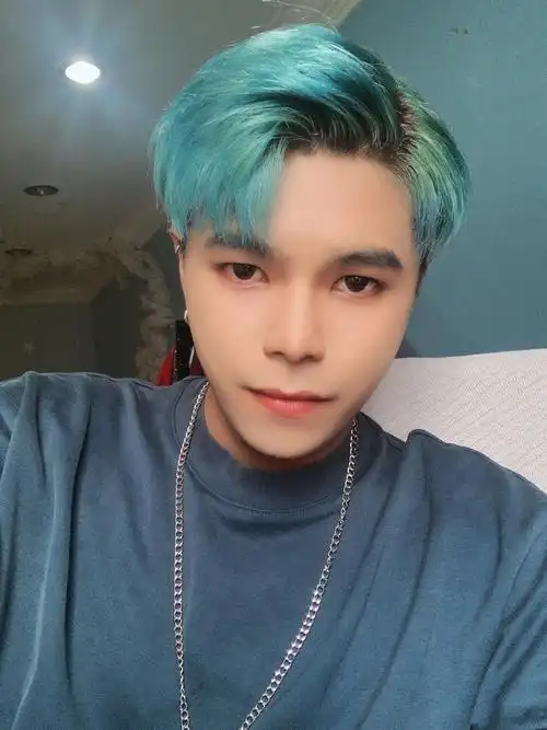 弟弟:#马来西亚 #男孩# #潮色系 #男生发型 #神仙发色 #你的男孩