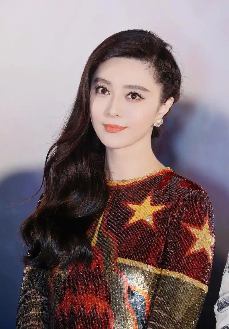 范冰冰究竟有多美艳?看看她的烈焰红唇大波浪你就知道了!