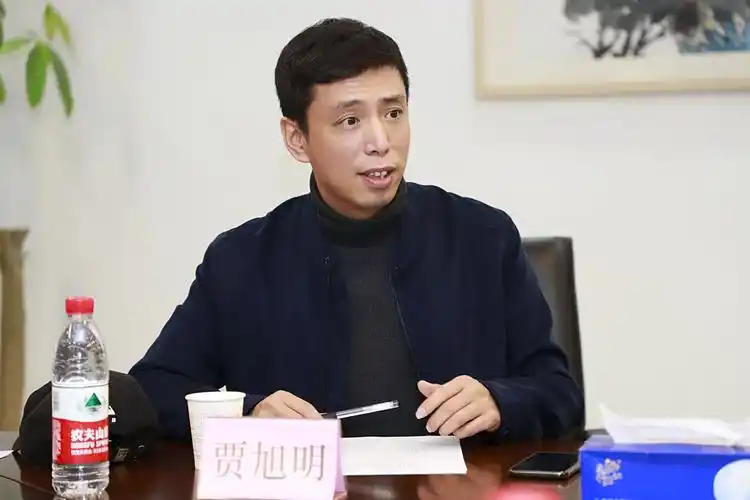 中国广播说唱团相声演员贾旭明"作为相声作者和演员,要敏锐地感受到