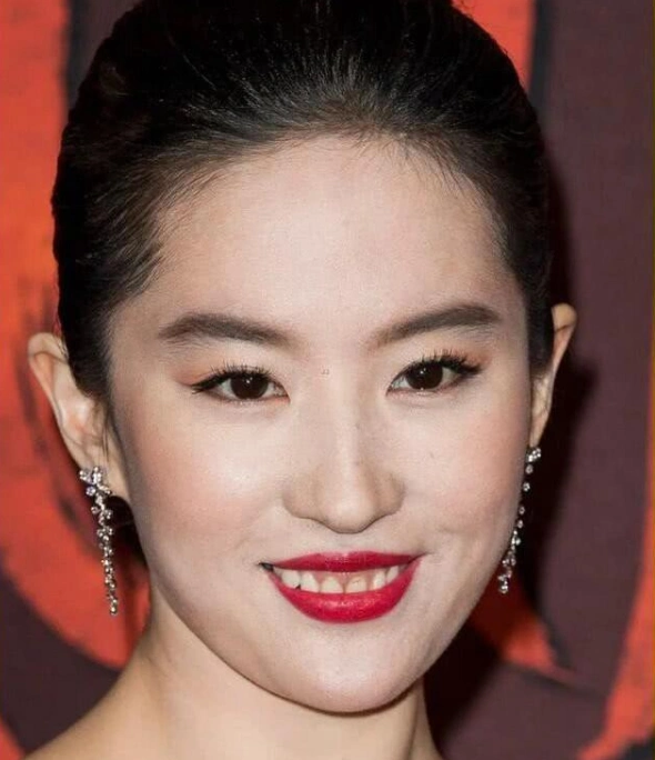 刘亦菲笑起来露出牙肉,真的不敢看?请别这么肤浅好么?