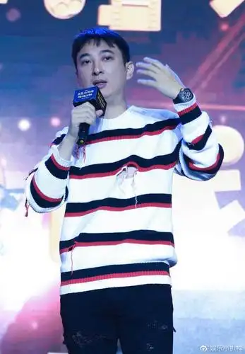 王思聪回应与雪梨老公冲突,称要告营销号,一个表情却显露对前女友态