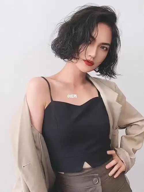 港式复古风卷发_卷发_短发_烫发_港风_复古风_发型_复古_法式烫发