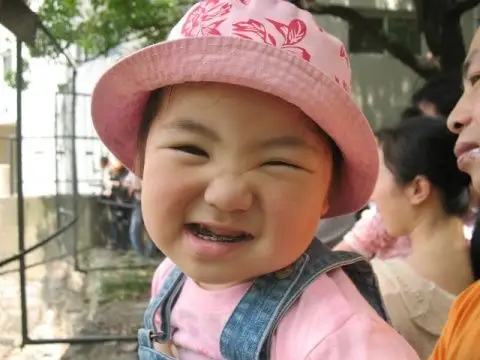 大家体力的确不够,中午还没走出园门,糖糖就已经迷了一小觉,下午回到