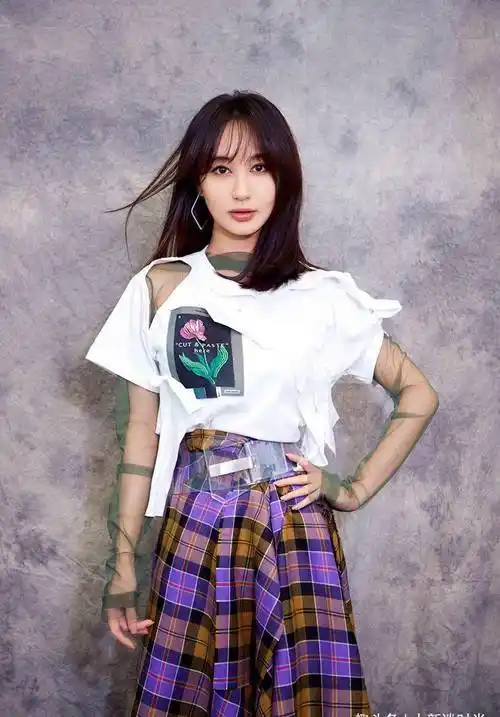 李菲儿这"水蜜桃"身材绝了!