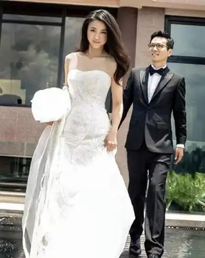 林志颖娶了小自己10岁的陈若仪,钟汉良娶了小自己10年的