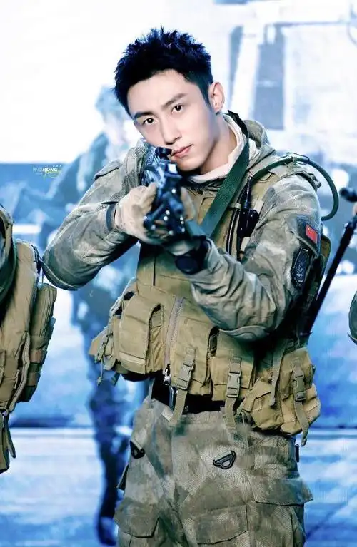 黄景瑜亲爱的戎装剧照