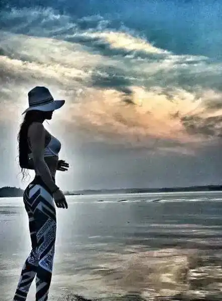 女性游泳一年后身材变化图,女性长期蛙泳身型变化(女性坚持游泳半年后