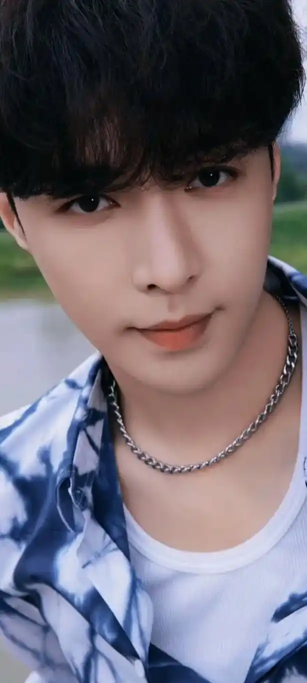 每一张都好绝啊,该换壁纸了#张艺兴 #精美壁纸 #张艺兴夏日 - 抖音