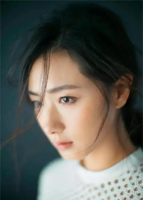 不过呢,演话剧跟演电视剧压根就不是一回事,万茜也是花了好多时间才