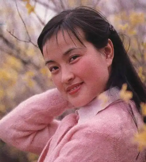 刘晓庆旧照:年轻时真的太美了!18岁尤其可爱!