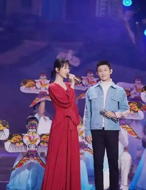 杨紫突然官宣,张一山点赞上热搜!网友:恭喜,这一天终于来了!