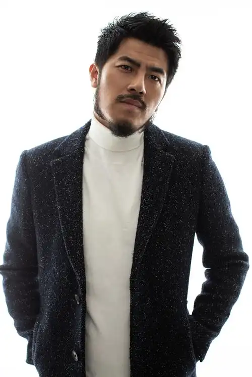 王铮再现《我才不要和你做朋友呢》"李五四"胡须造型 已秘密进组新戏