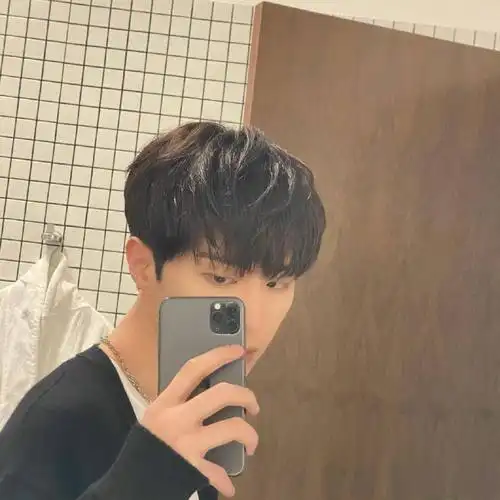 丞星过年过的是神仙日子 范丞丞上线更新帅气自拍:初四宜发自拍