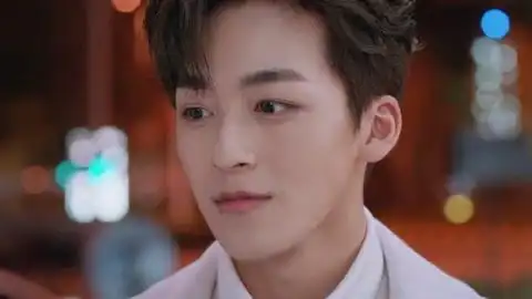 何洛洛 完美的他 初见