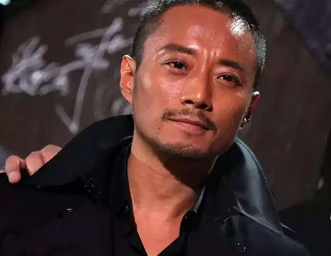 张涵予:配音演员转行成影帝,生活低调,将家人保护得很好