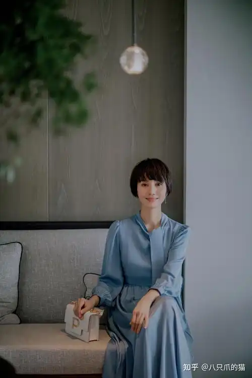 袁泉的时尚感没的说知性优雅有气质很值得借鉴