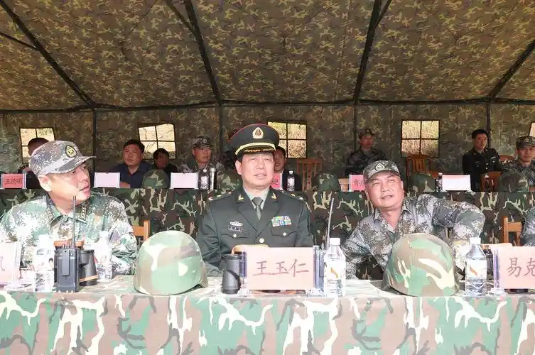 广西防城港军分区对民兵报废弹药进行大规模销毁