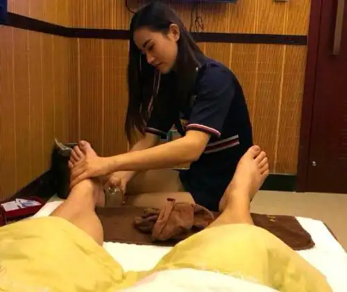 足疗小姐图片足疗小姐讲述足疗按摩知识