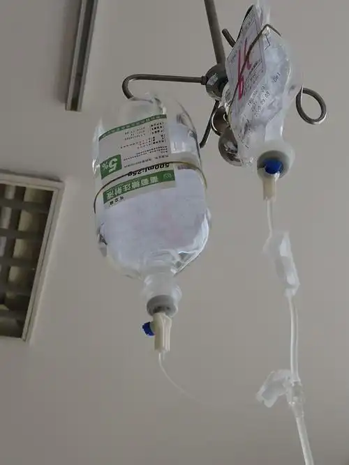 又一次躺在病床上,想想倒在一线的那些战友们,想想至今还在缠者绷带