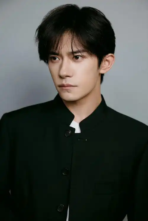 易烊千玺发布会直播出图