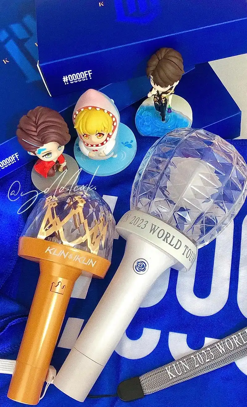 蔡徐坤蓝玫瑰应援棒 - 抖音