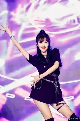 腾讯体育主播果果,知性优雅,大家觉得漂亮吗?