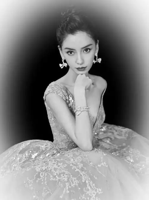 被封杀半年后angelababy高调复出登杂志封面颜值抢镜