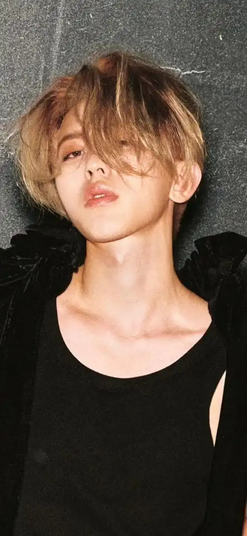 蔡徐坤ins##蔡徐坤暗黑斗篷造型