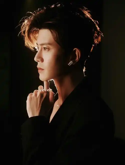 任嘉伦超话#爱奇艺五月片单##tasaki平衡之旅##任嘉伦古装侧颜杀