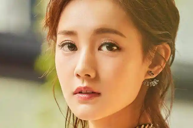 人气猛升十大90后女明星,吴倩榜首,杨紫榜眼,谭松韵探花_徐璐_词条