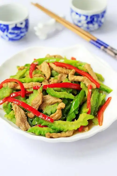 夏季最受欢迎的解暑家常菜苦瓜炒肉