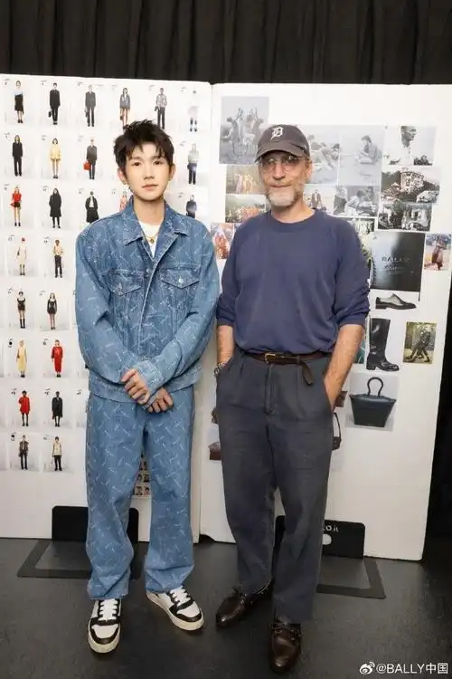 有的人昨天熬夜为王源p图了吧,用的还是十周年p蓝海的手机#王源外网生