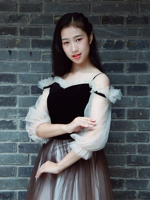 p>吴怡霏,女,2006年出生在江苏宜兴,是一名中国内地影视演员,歌手