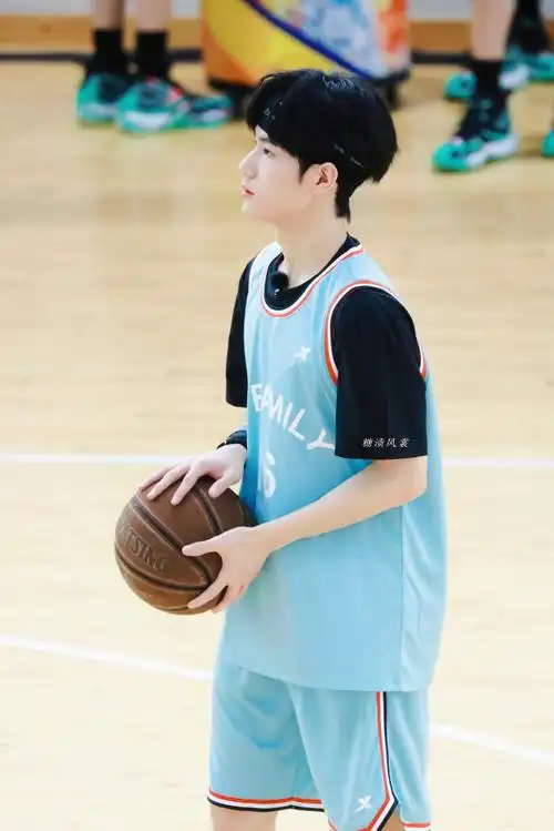 张真源超话90#张真源 荷尔蒙引爆点#98#张真源负角度进球#篮球