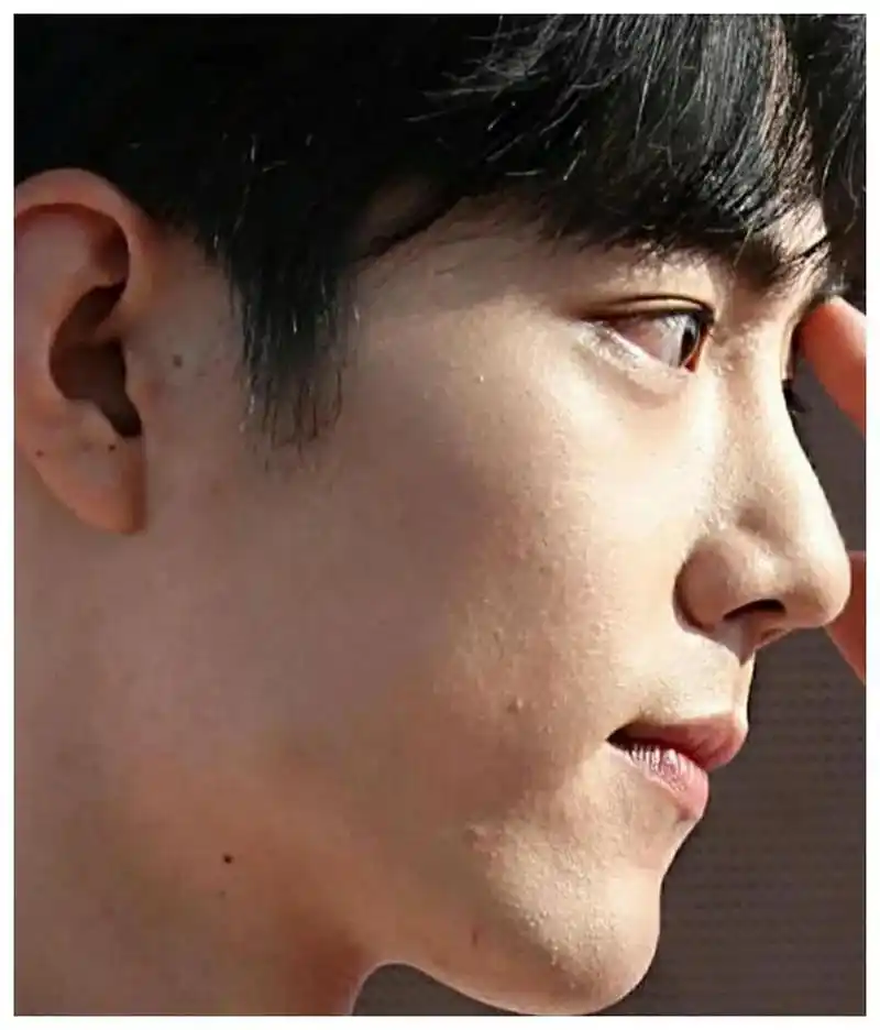 因为最近肖战的新剧正在热播,同时关于肖战的话题也很多,其他的我也不