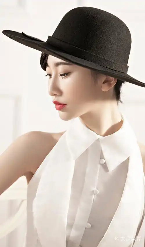 红星 个性写真 尚美摄影 拍摄人数(人): 1 服装造型(套/人): 2 化妆