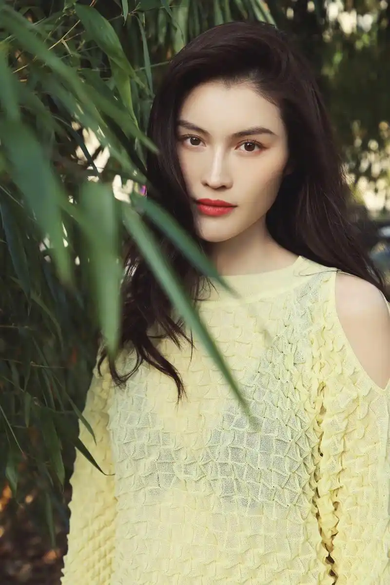 精美图集|何穗,气质优雅的超模