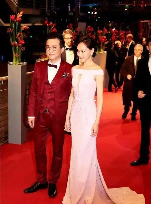 唐嫣没婚戒就结婚百亿珠宝家族内斗沈东军演艺圈中的幽默趣事