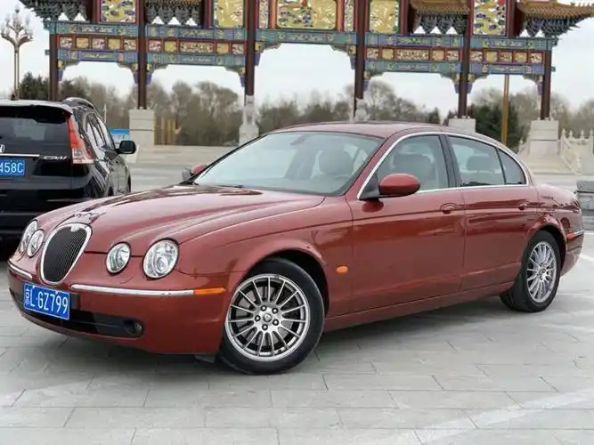 捷豹s-type,在国内可不多见,四眼设计还不错!_捷豹s-type论坛_手机汽