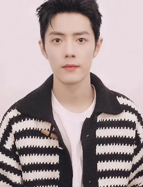 突然发现肖战的下巴左右不对称眼睛大小差异也比较大