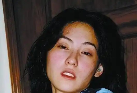 15年前轰动香港娱乐圈的"艳照门"事件,陈冠希究竟做了什么?